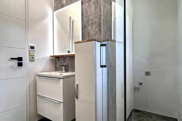 Modulovy dum Anna - koupelna - pohled ze  sprchoveho koutu - SIP