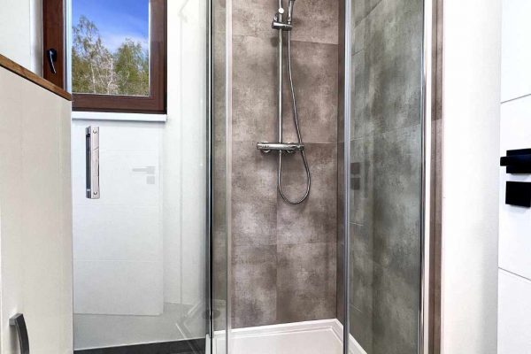 Modulovy dum Anna 48 m²  - detail - koupelna - sprchovy kout -