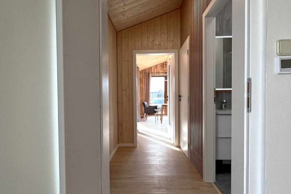 Modulovy dum Anna 48 m² - chodba - pohled ze dveri loznice - SI