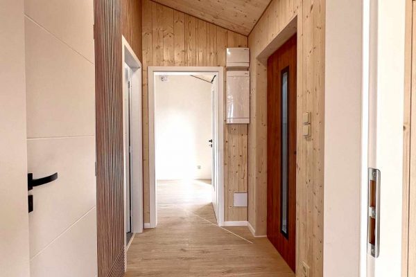 Modulovy dum Anna  48 m² - chodbaa - pohled ze dveri obyvak - S