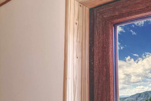 Modulovy dum Anna - detail okmo  - strop - stena  - SIP panel -